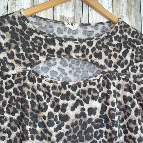 Bibi Leopard Split Neck Blouse - Picture 2 of 4